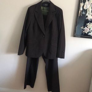 🎉Larry Levine Brown Pant Suit